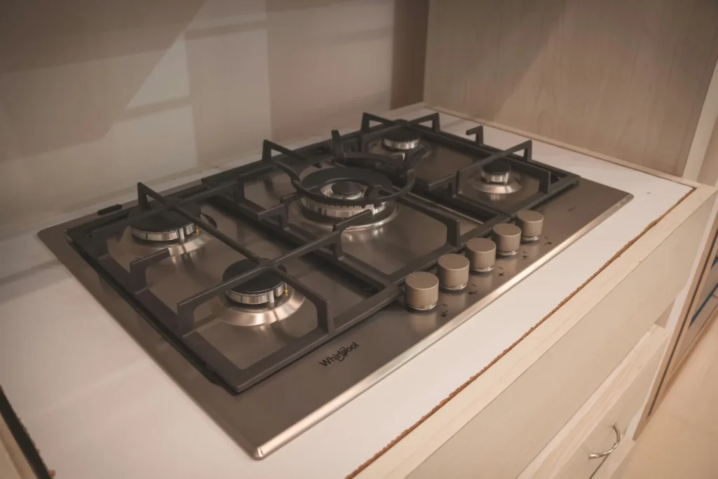 Gas Hob Installation in Flats vs Houses: What’s Different in London?
